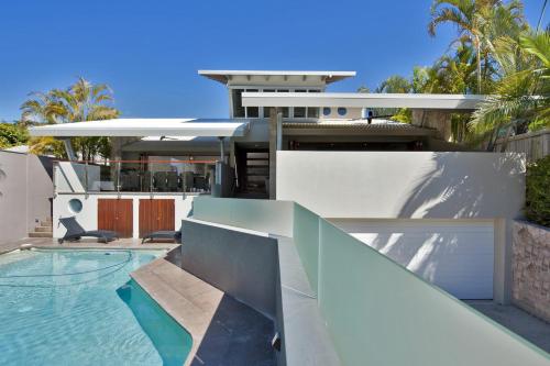 Sunshine Beach Retreat Pool Backyard - image 3