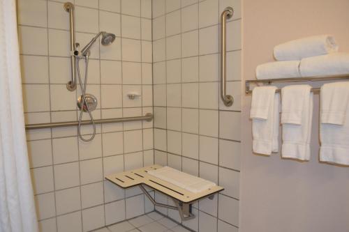 King Room - Disability Access Roll in Shower /Non-Smoking