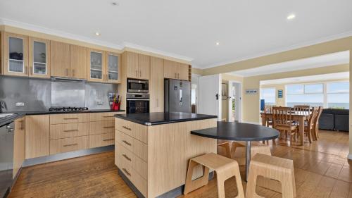 Konyha, Lake Tyers Beach House - Spacious Coastal Escape in Lake Tyers Beach