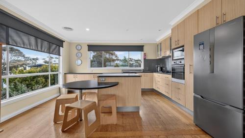 Konyha, Lake Tyers Beach House - Spacious Coastal Escape in Lake Tyers Beach