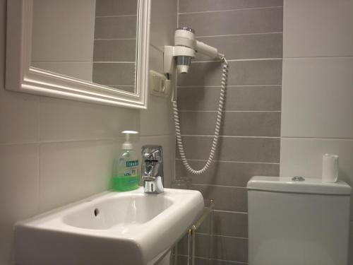 Double Room with Private Bathroom image 10