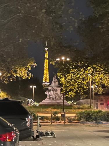Cosy Little place near Eiffel Tower