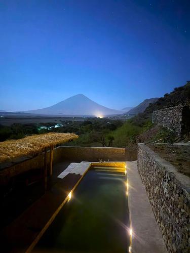 สระว่ายน้ำ, Eagle Nest lake Natron Lodge in โงรองโกโร