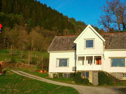 . 6 person holiday home in LONEVÅG-By Traum