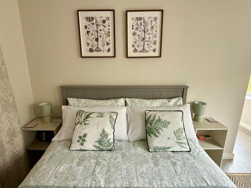 The Bit On The Side, Private Studio, Own Entrance, Free Driveway Parking, 10 min Drive to Bath, Cheap EV point, Bath
