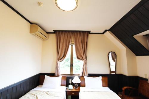 2 twin beds