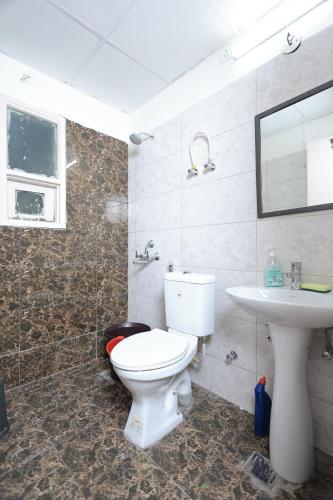 White House 2 BHK - image 4