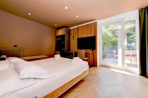 2 twin beds