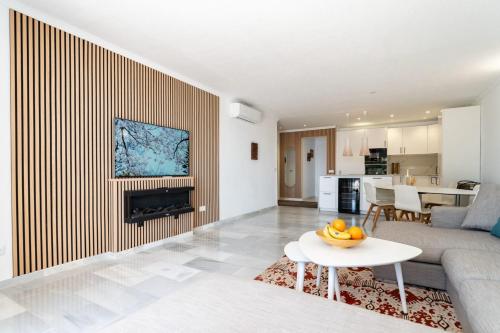 Charming Penthouse in Calahonda with Panoramic views! - image 5