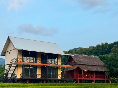 ເຂົ້າໜຽວຟາມສະເຕ-Kao Niaw Farmstay in Kouangxi Water Fall