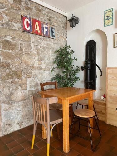 Pubi/sohvabaar, Auberge Chantemerle in Septmoncel