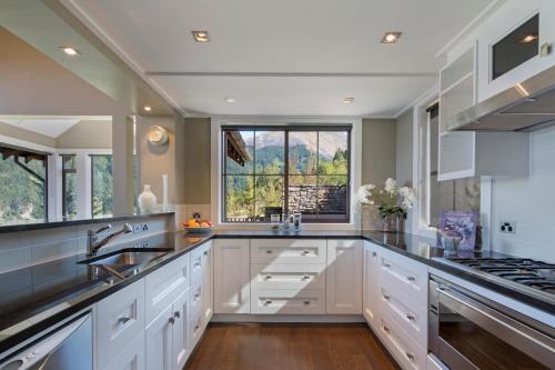 Commonage Promenade Villa 3BR - image 3