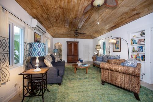 Poponi House home in North Palmetto Point