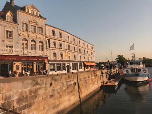 Best Western Le Cheval Blanc -Vue sur le port-plein centre ville - Hôtel - Honfleur