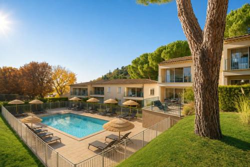 Résidence ALBIZIA - Cure Thermale, Piscine & Parking , Face au Château - Rénové 2026