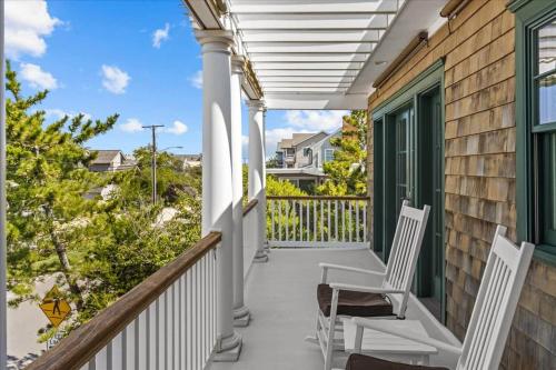 Luxury Coastal Retreat w/Heated Pool in Bay Head (NJ)