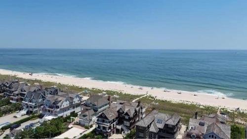 Luxury Coastal Retreat w/Heated Pool in Bay Head (NJ)