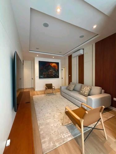 Luxury Executive Residence - image 2