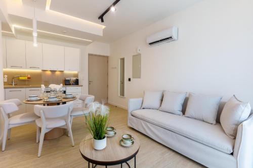 Dinglis Beach Hotel Apartments - image 5
