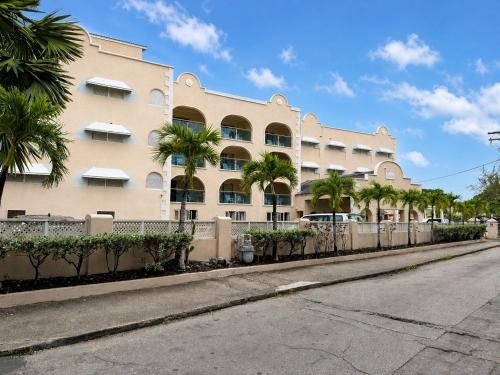 Vista exterior, Sunbay Hotel- Daily Breakfast & Beach Access Included in Maxwell Coast