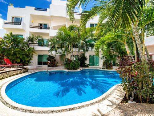 Penthouse 2BD 2BA with Private Rooftop and Plunge Pool