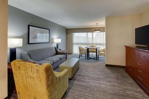 1 king bed, 1 sofa bed
