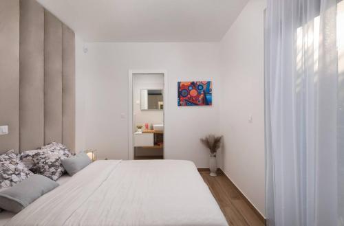 NEW ! Villa Palm Bay 1 & 2 with two heated pool - near sea - image 5