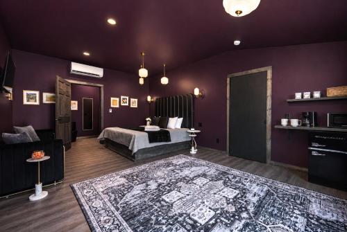 Walk Everywhere Fireplace Downtown Hideaway 1