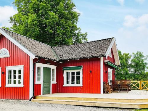 . 4 person holiday home in ALLINGSÅS, SVERIGE
