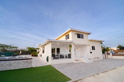 Pohled zvenku, Aruba Villa on a Hill in Sabana Basora
