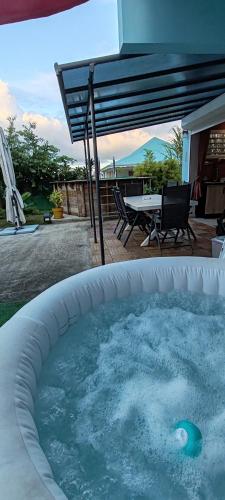 L'Althéa Bleu en bas de villa (L'Althea Bleu en bas de villa) in ซานต์ โรเซ