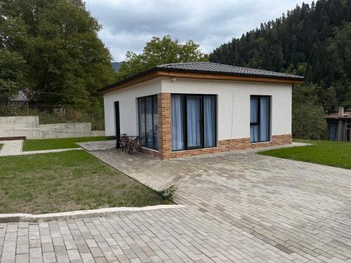 Viesnīcas āriene, Lileo in Likani