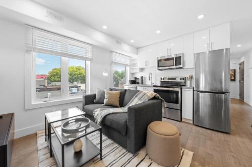 New Group Suite in Leslieville with Laundry, AC & Heat - StayStreet Suites