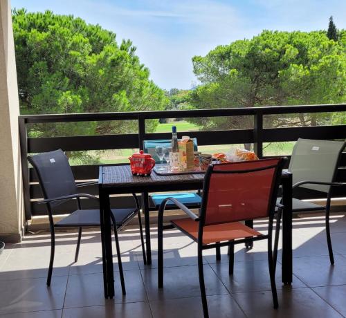 VERT Paradis ST CYPRIEN GOLF CLAIR 3 étoiles, 80 m2 avec Terrasse Pergola, Vue apaisante sur Pins parasols, 2è étage, 2 chambres, 3 CLIM, WIFI - Piscine, Parking et Park à vélos, Ascenseur - en Option Linge, Ménage - Pistes cyclables, Mer à proximité