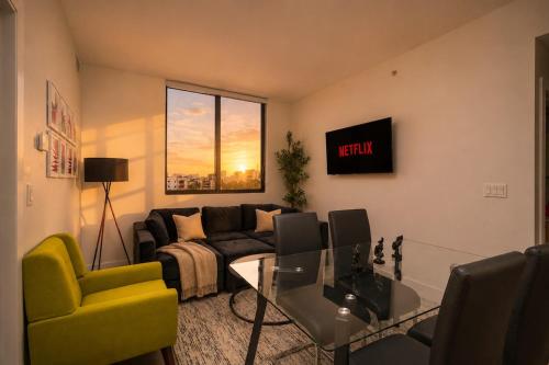 Miami City Escape 2BR Suite Near Brickell & The Beach Sleeps 6 Guests