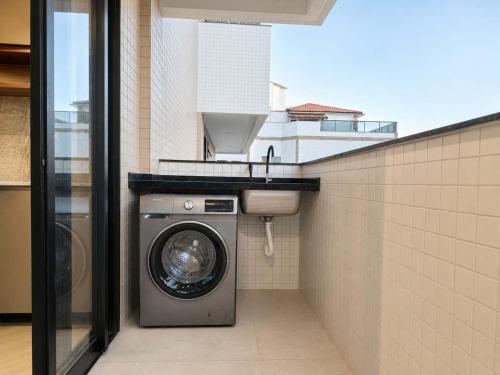 Flat Premium com Cama King a 300 m da Praia do Forte - image 2