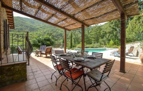 Басейн, Lovely Home In Caprese Michelangelo in Капрезе Мікеланджело