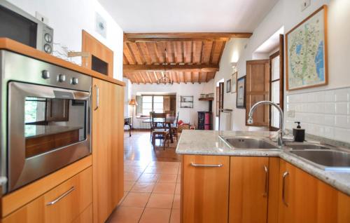 кухня, Lovely Home In Caprese Michelangelo in Капрезе Мікеланджело