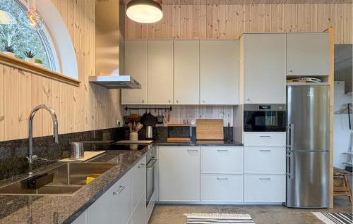 Kitchen, 2 Bedroom Awesome Home In Svanskog in Svanskog