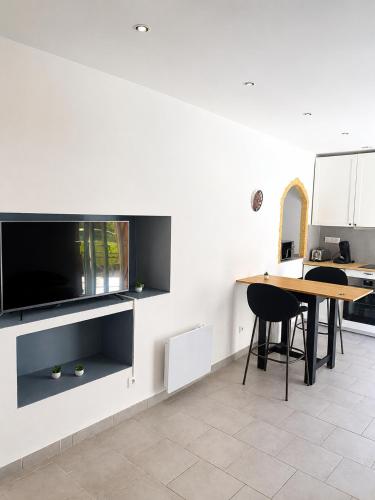 Studio cosy 22 m2 - Centre historique Agde - WiFi et linge