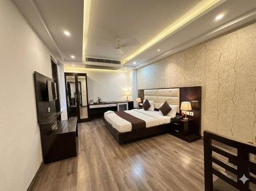 Hotel Rajpath Residency 2 Min Walk From Kaushambi Metro Station 3-star hotel Kaushambi Ghaziabad - image 5