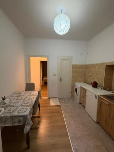 Apartman Kiki free private parking - image 3