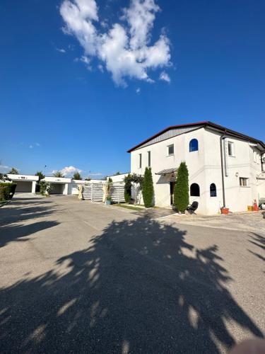 La Isla Motel & Villa in Istok