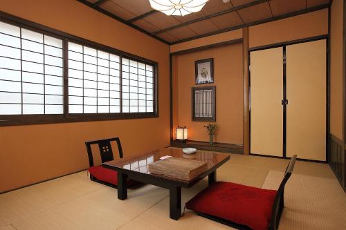 Standard Japanese-Style Twin Room with Shared Bathroom Room Number 403