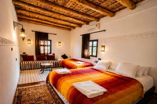 1 double bed, 1 twin bed