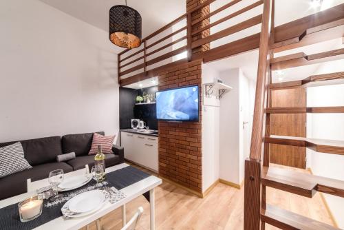 2 Nights Apartments - great location, right next to Main Rail and Bus Station, 10 min to Main Square Kraków