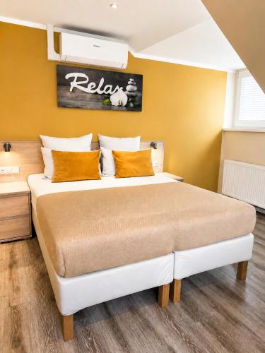 2 bedrooms, 3 beds