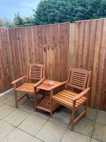 Erkély/terasz, Newly made apartment extension on house in Whiston (Knowsley)