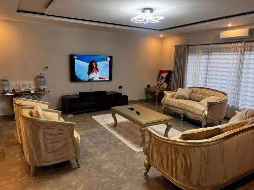 ห้องส่วนกลางสำหรับนั่งเล่น/ดูทีวี, Irina Apartments in เชลสตัน