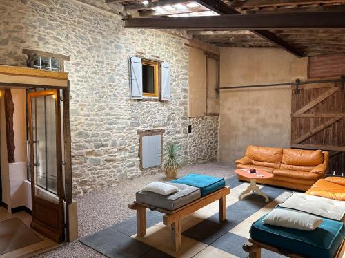 Le Moulin - maison authentique tout équipée, proche de la Cité médiévale